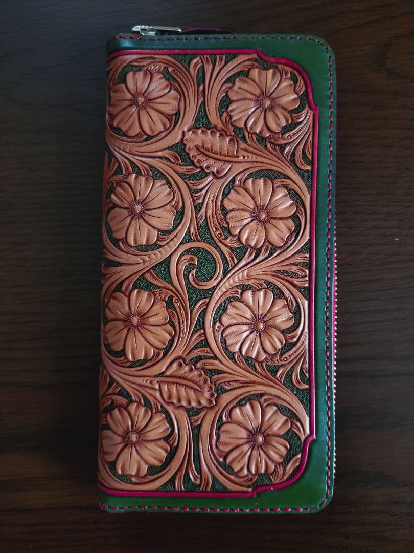 ラウンドファスナーウォレット　レザーカービング