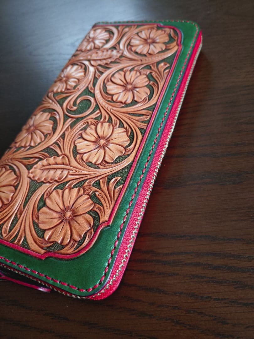 ラウンドファスナーウォレット　レザーカービング