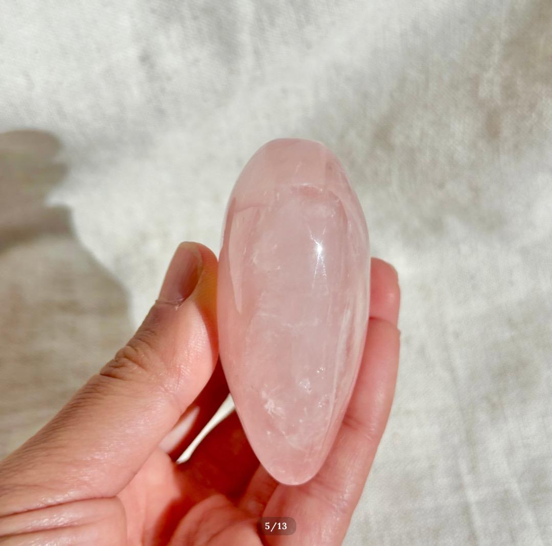 【ローズ クォーツ】　ハート シェイプ ② スタンド付　ブラジル産