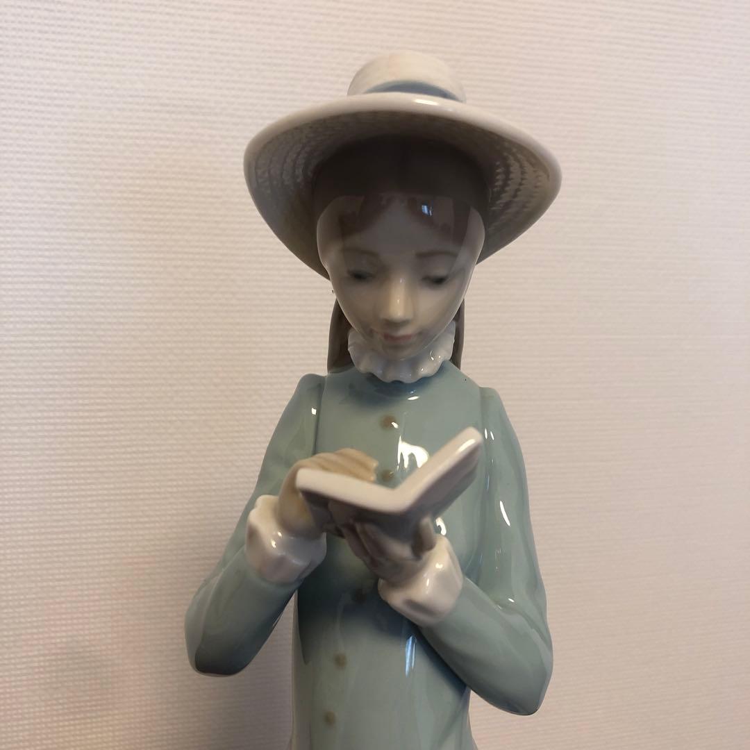 リヤドロ　LIADRO 読書する貴婦人　エレガント　箱あり