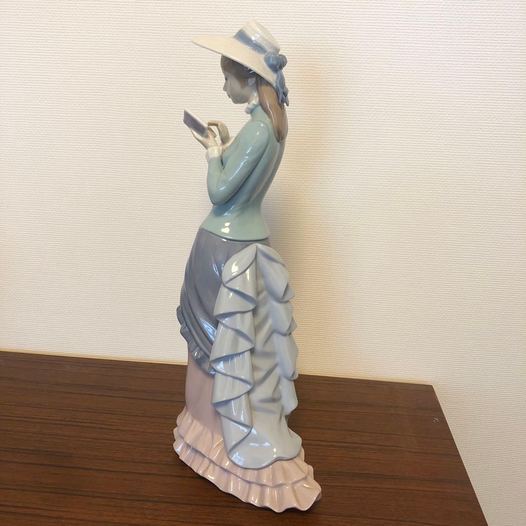 リヤドロ　LIADRO 読書する貴婦人　エレガント　箱あり