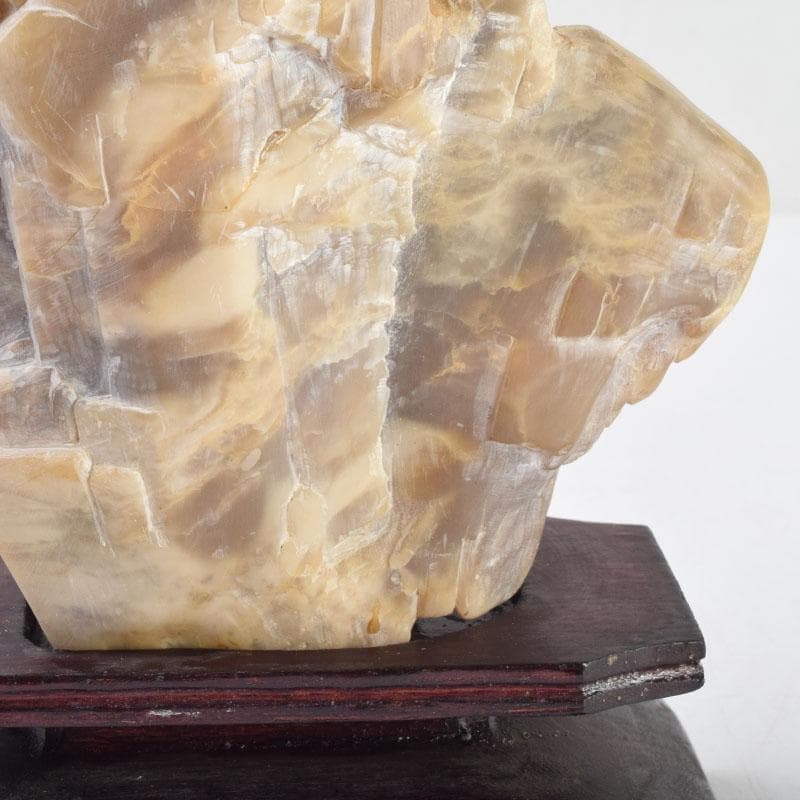 中国　玉石寿山石鶏血彫刻　山水雕　置物　唐木台付　V　9220