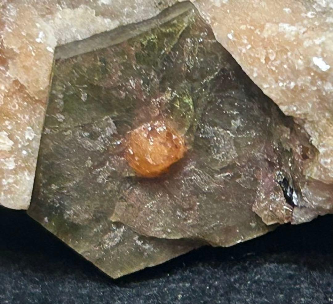 希少　燐灰石/アパタイト/バイカラーアパタイト母岩付き原石