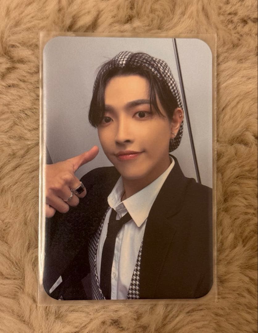 ATEEZ ホンジュン MOVEMENT SOUNDWAVE 特典 トレカ - メルカリ