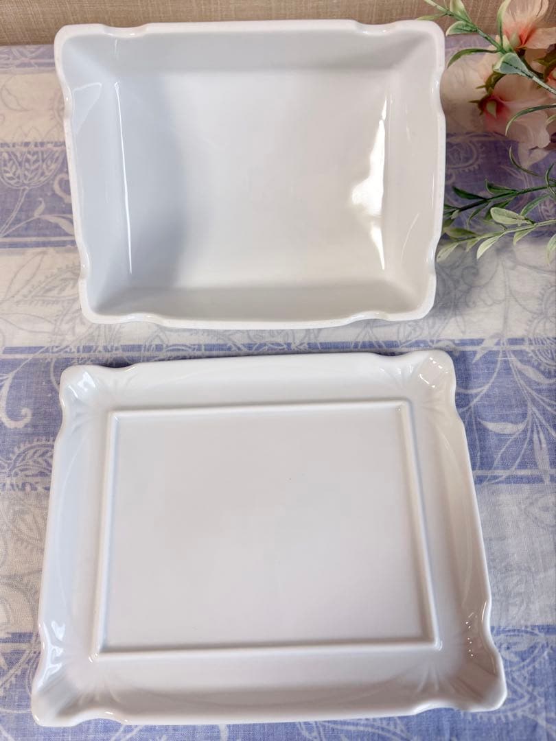 陶器　バターケース 白地に藍　セラミックバターディッシュ　北欧系