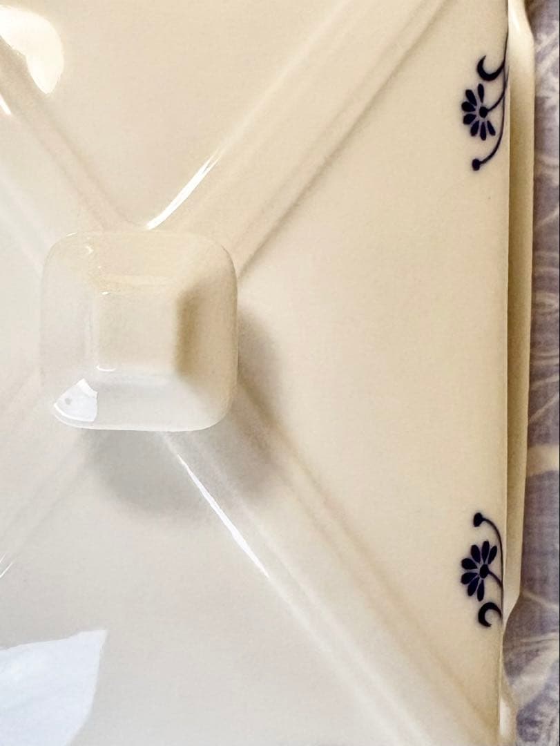 陶器　バターケース 白地に藍　セラミックバターディッシュ　北欧系