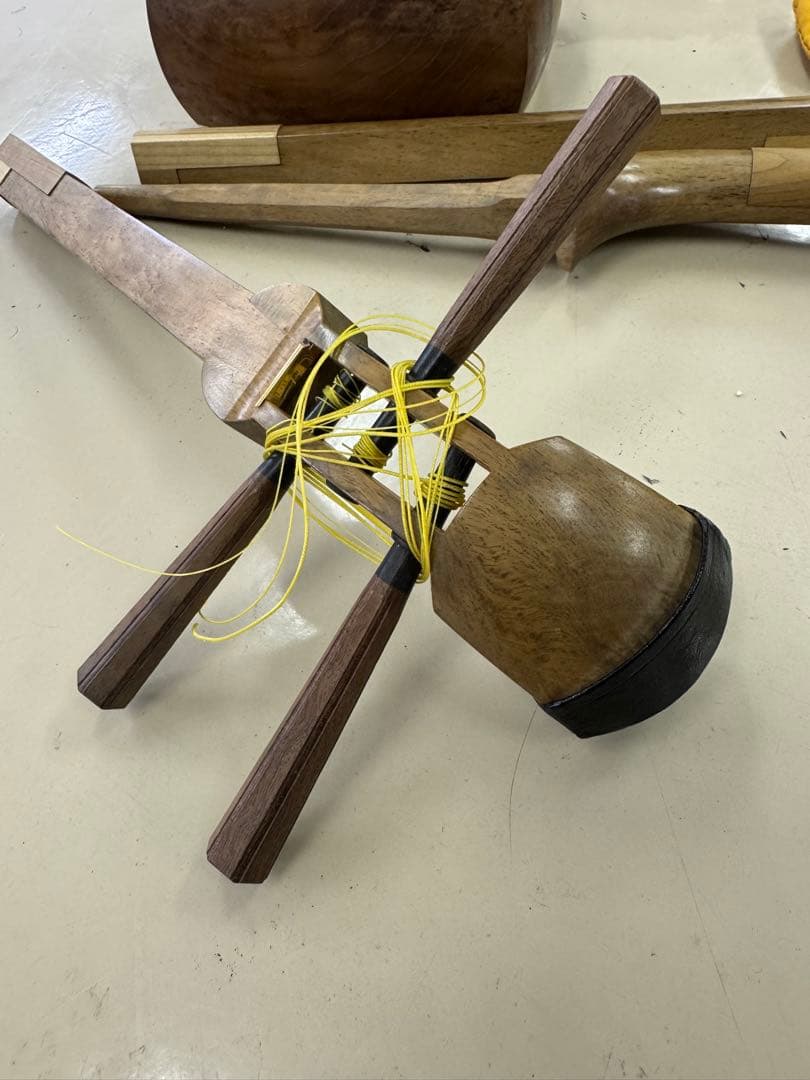 高級三味線　k18 高級糸巻き　皮破れ