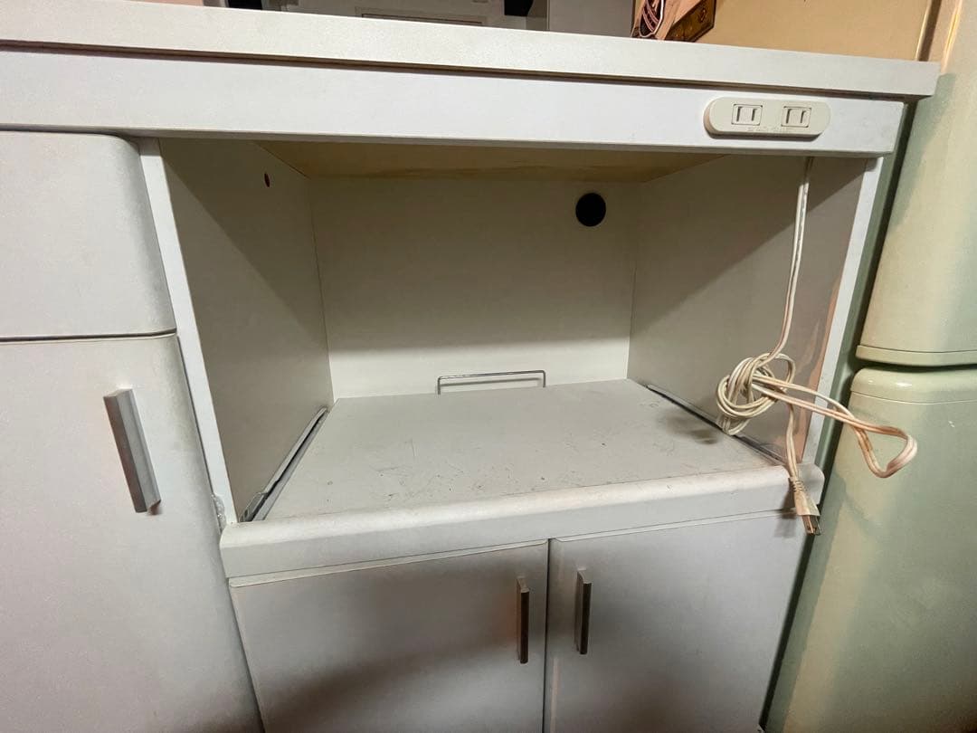 ★お値下げしました！年内まで。キッチンカウンター　収納、コンセント付き！