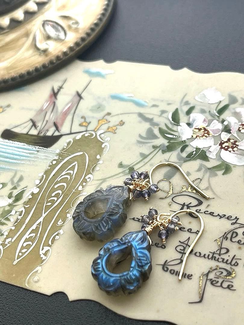 Kaya様✴︎ラブラドライトカービング&グリアメスターコーンケーブ＊チャーム