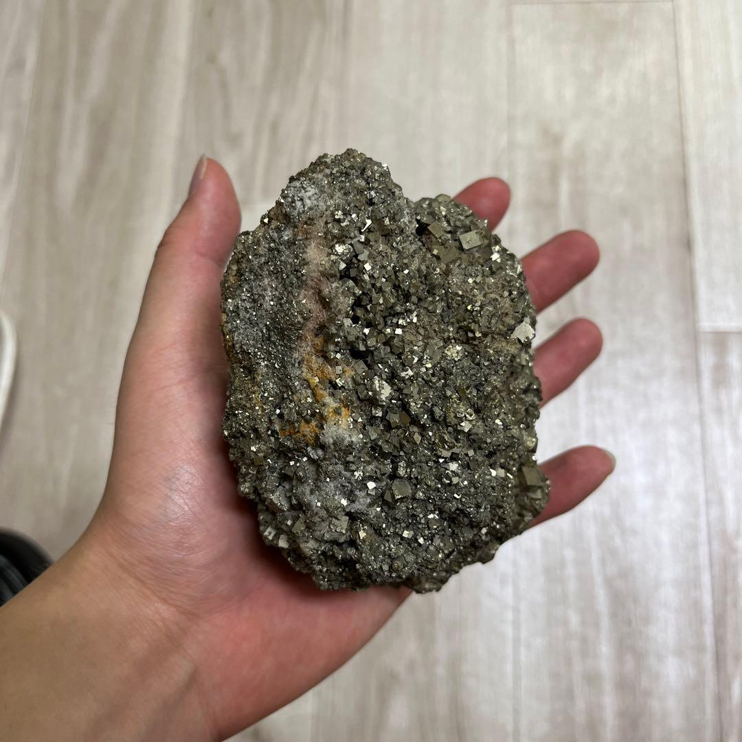 パイライトの置物 手のひらサイズ