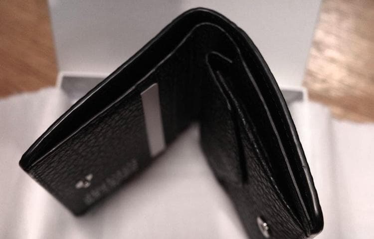 メゾンマルジェラ 二つ折り財布 ブラック 美品 箱・保存袋付き