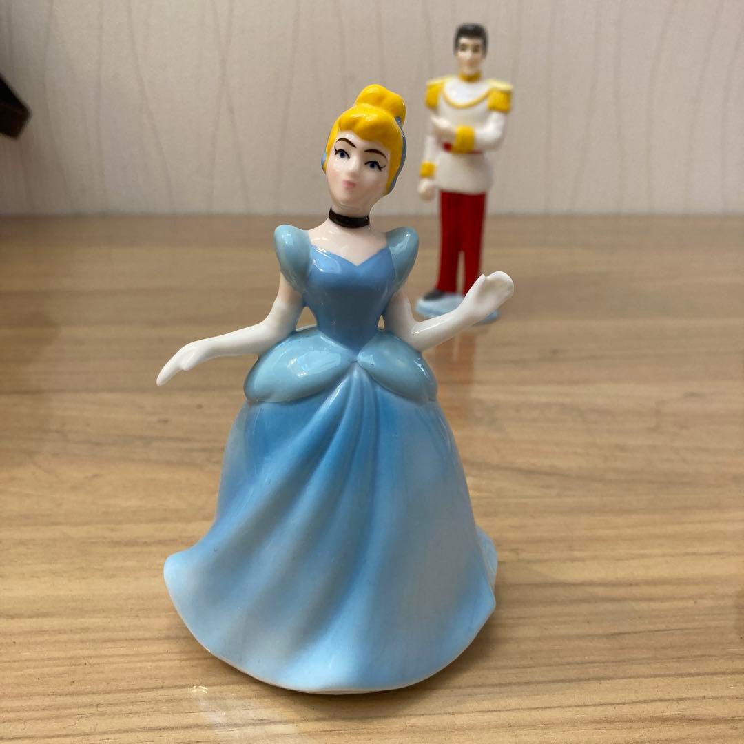 ディズニーシー購入アラジンとジャスミンフィギュア　シンデレラ　陶器製