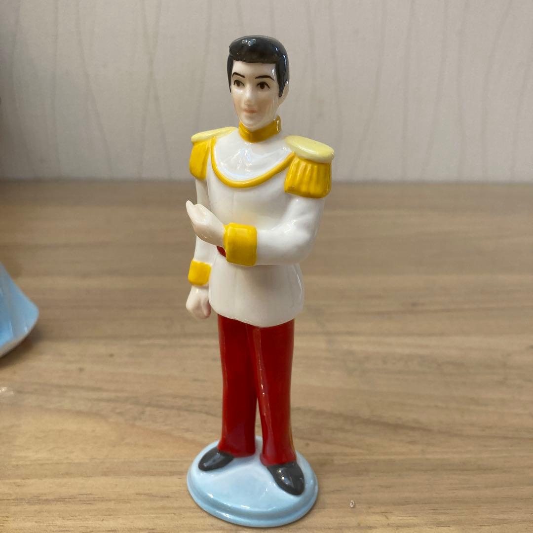 ディズニーシー購入アラジンとジャスミンフィギュア　シンデレラ　陶器製