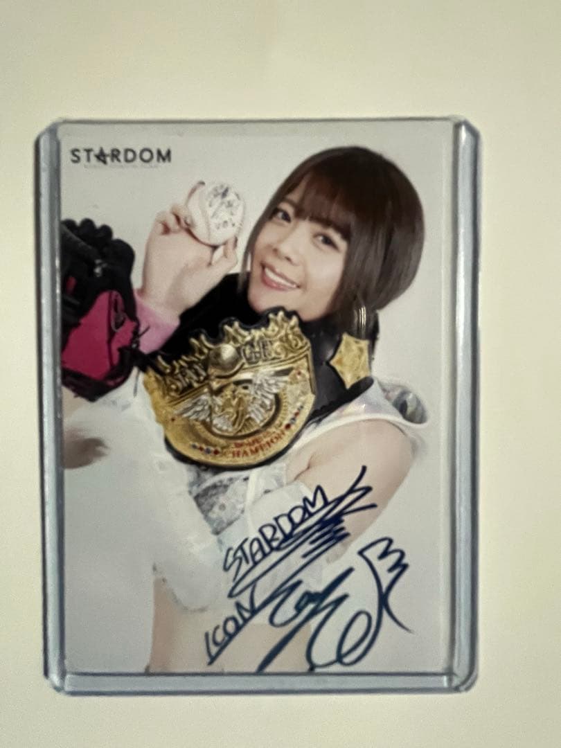 スターダム 岩谷麻優選手 直筆サインボール未開封 トレカ2枚つき
