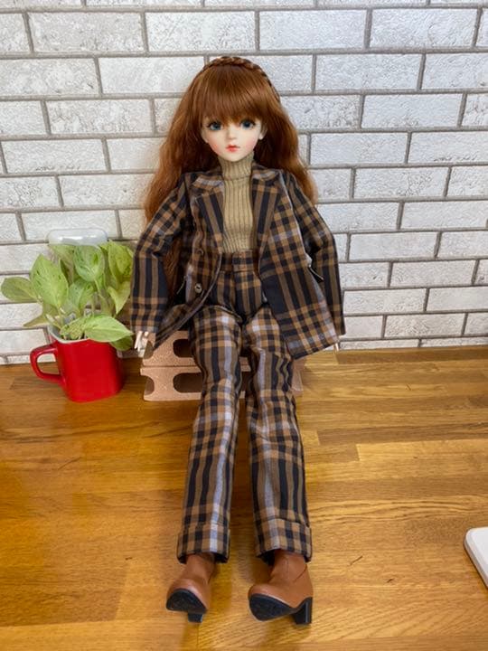 ６０センチ関節球体人形のパンツスーツ