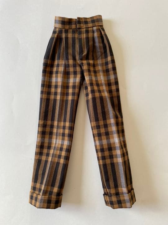 ６０センチ関節球体人形のパンツスーツ