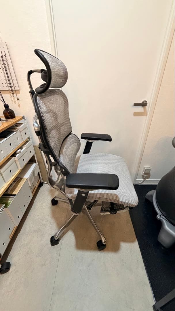 エルゴヒューマンプロ ホワイト オットマン付き 引き取り限定