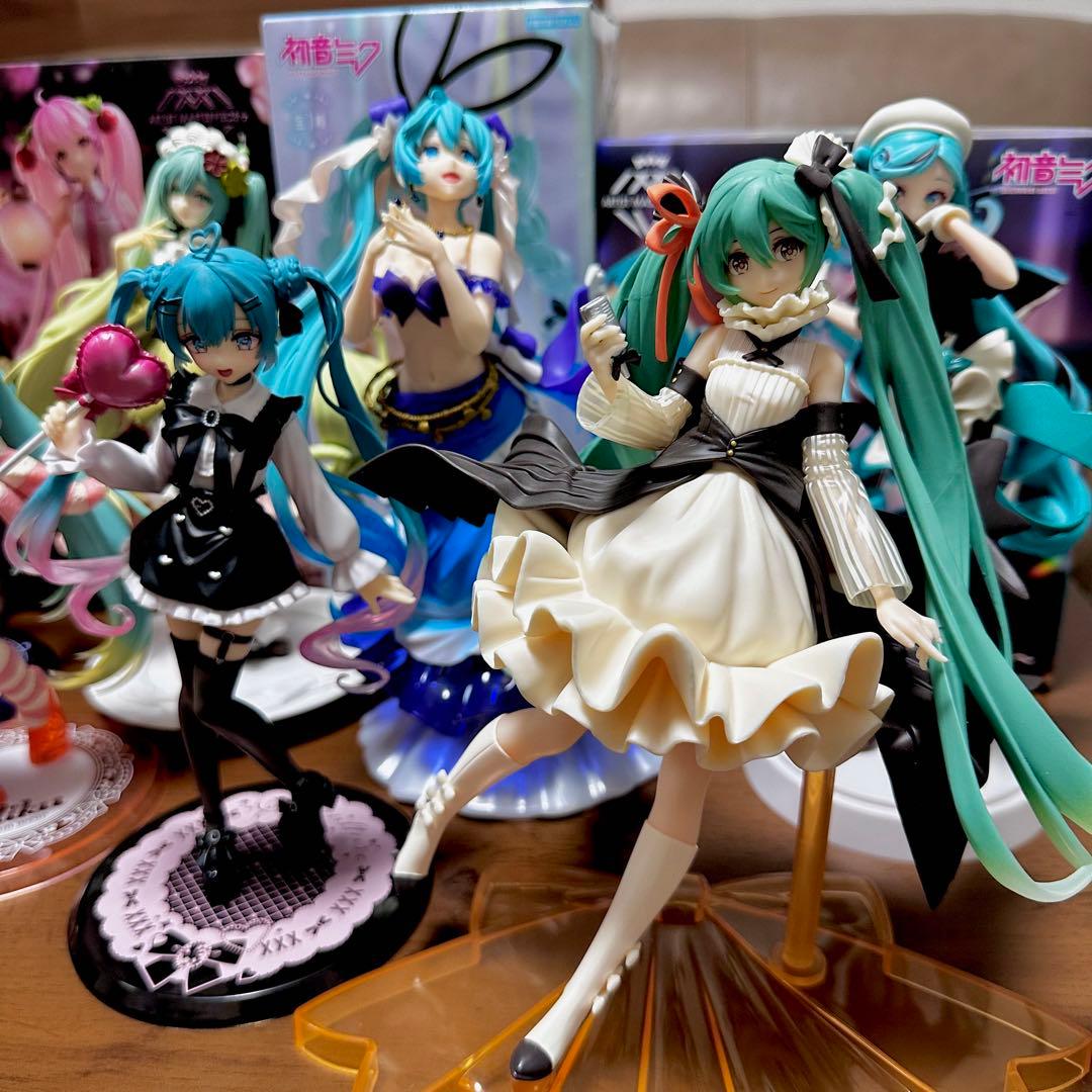初音ミク フィギュア17体 まとめ売り - メルカリ