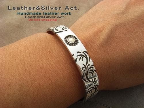 シルバーバングル　シルバー925、ｋ18　手彫り、唐草、メンズ ハンドメイド