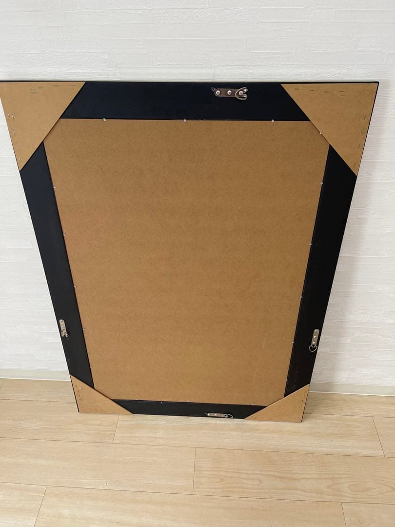 ビンテージ感溢れるゴールドフレームの鏡