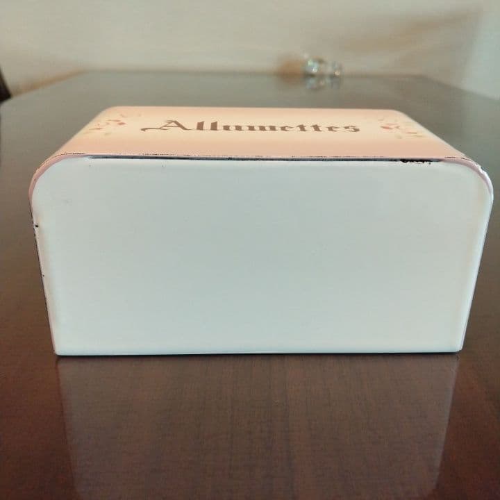 イマン⭐︎ アルメット缶 キャニスター ⭐︎ステンシルローズ 可愛いです。