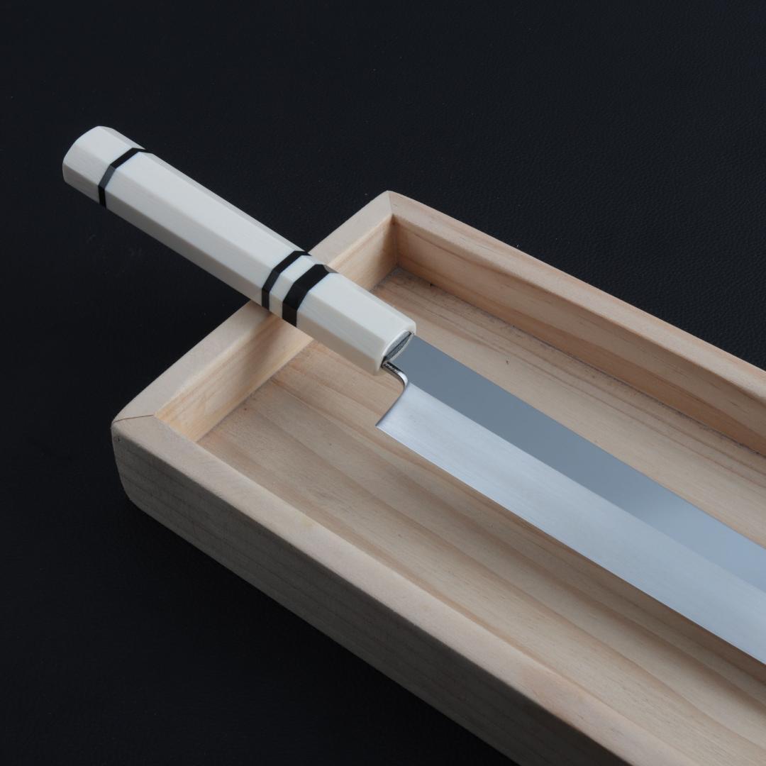 8777切付柳刃包丁 9寸 高光沢度鏡面仕上げ 刺身包丁 人工象牙黒三本巻八角柄