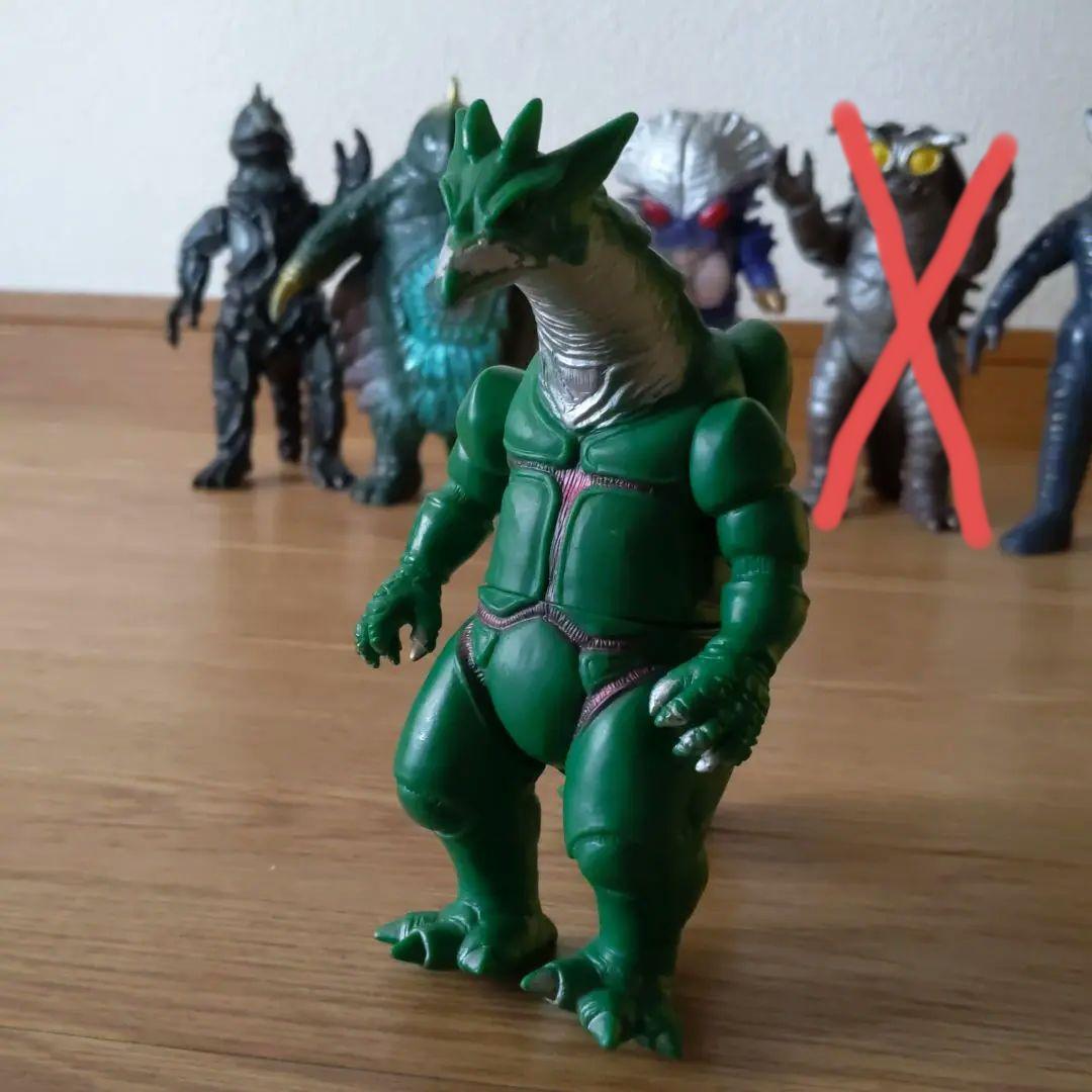 ウルトラマン ウルトラ怪獣5体セット！ - メルカリ