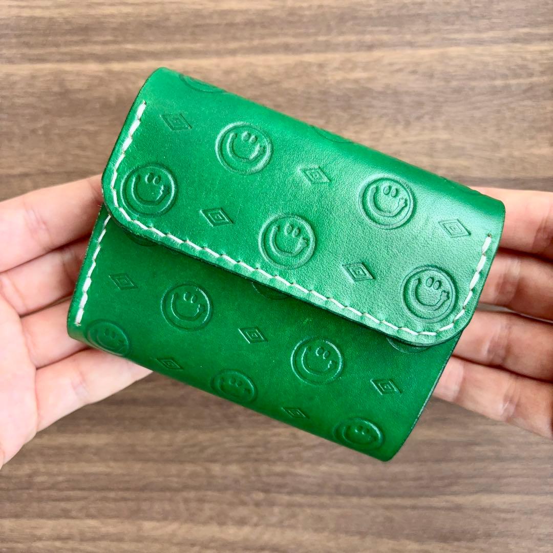 《スマイル柄型押し》三つ折りウォレット