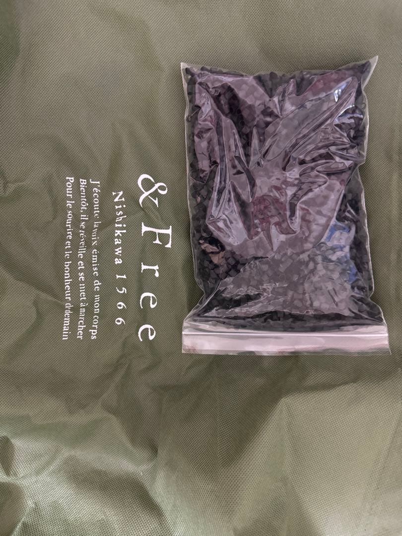 西川枕　&free 未使用ミニ備長炭パイプ付