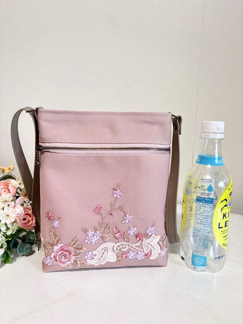 サコッシュ　くすみピンク系