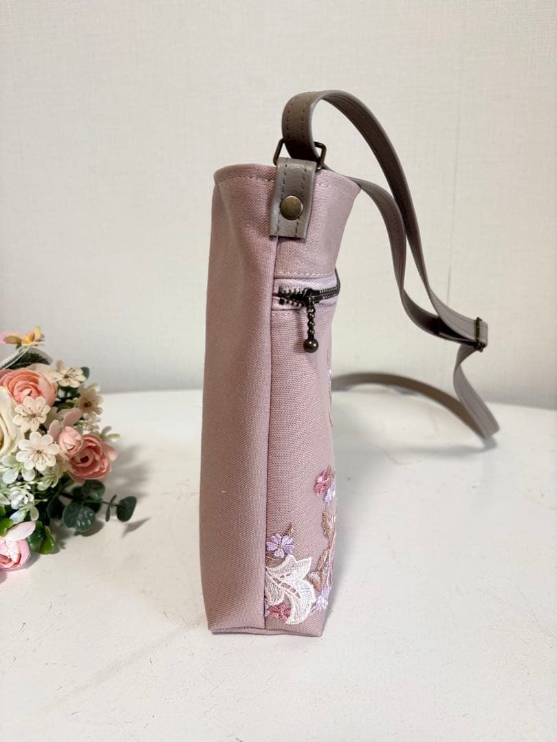 サコッシュ　くすみピンク系