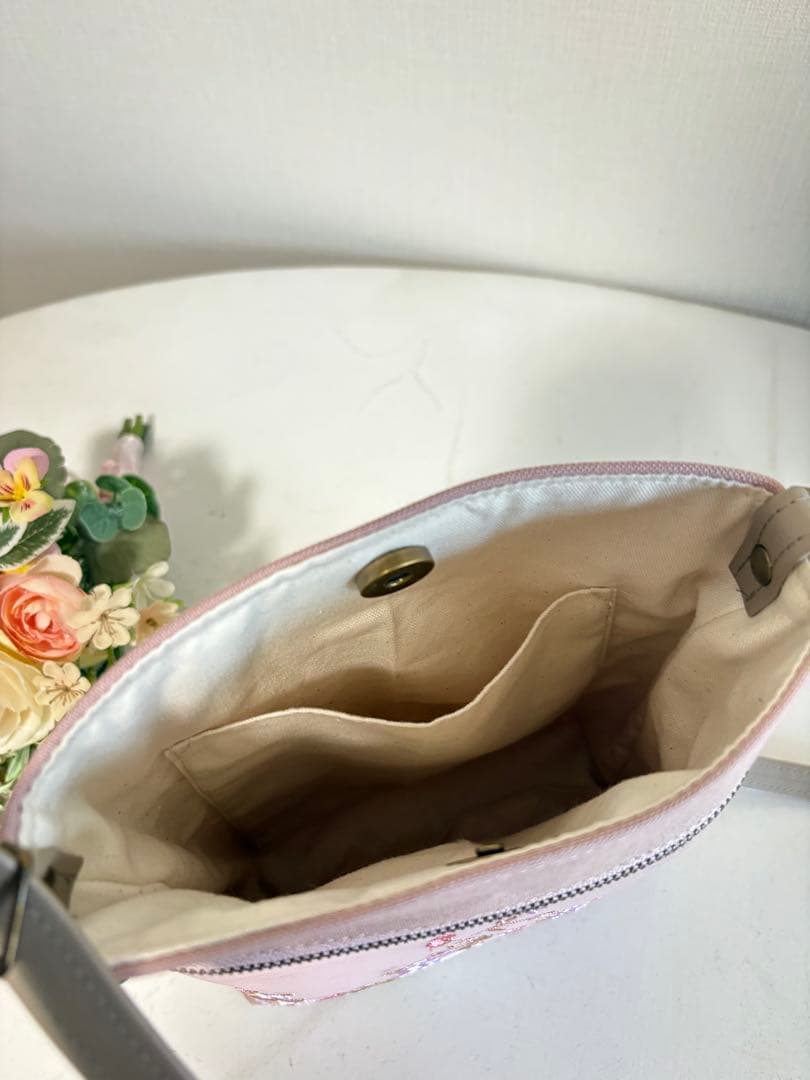 サコッシュ　くすみピンク系