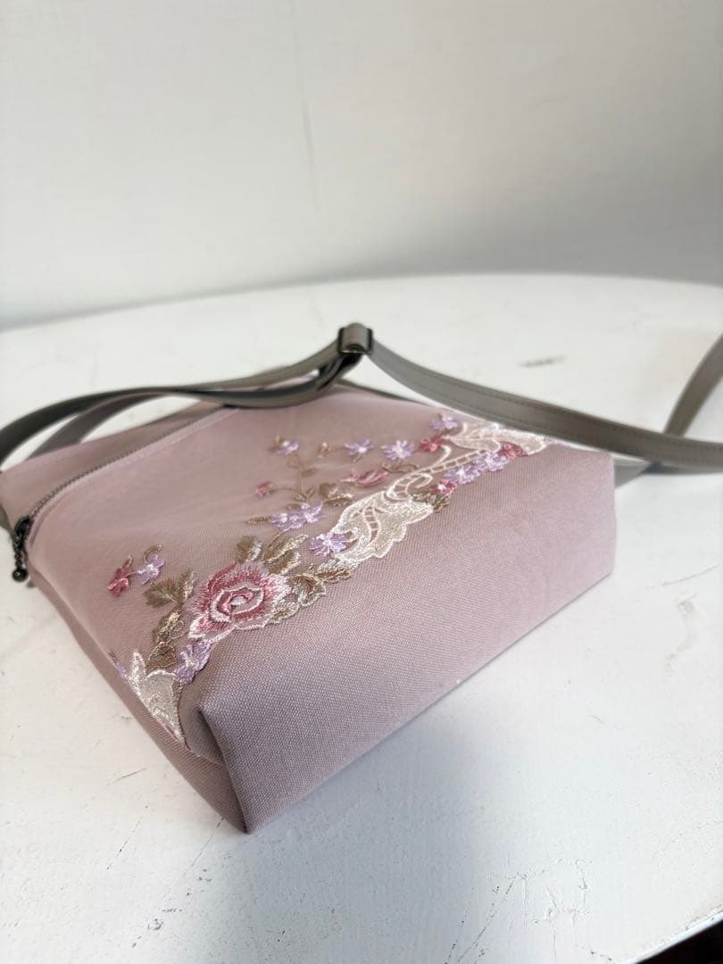 サコッシュ　くすみピンク系