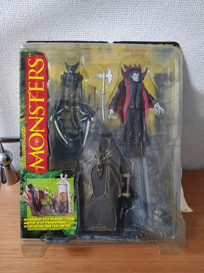 まとめて　マーズ・アタック、ジョジョ、ゴジラ、その他 合計 16個　送料着払い