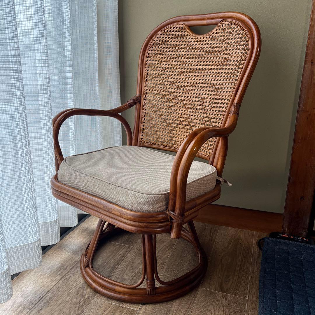送料無料　ラタン回転式チェア 籐 クッション付 インドネシア産 アンティーク