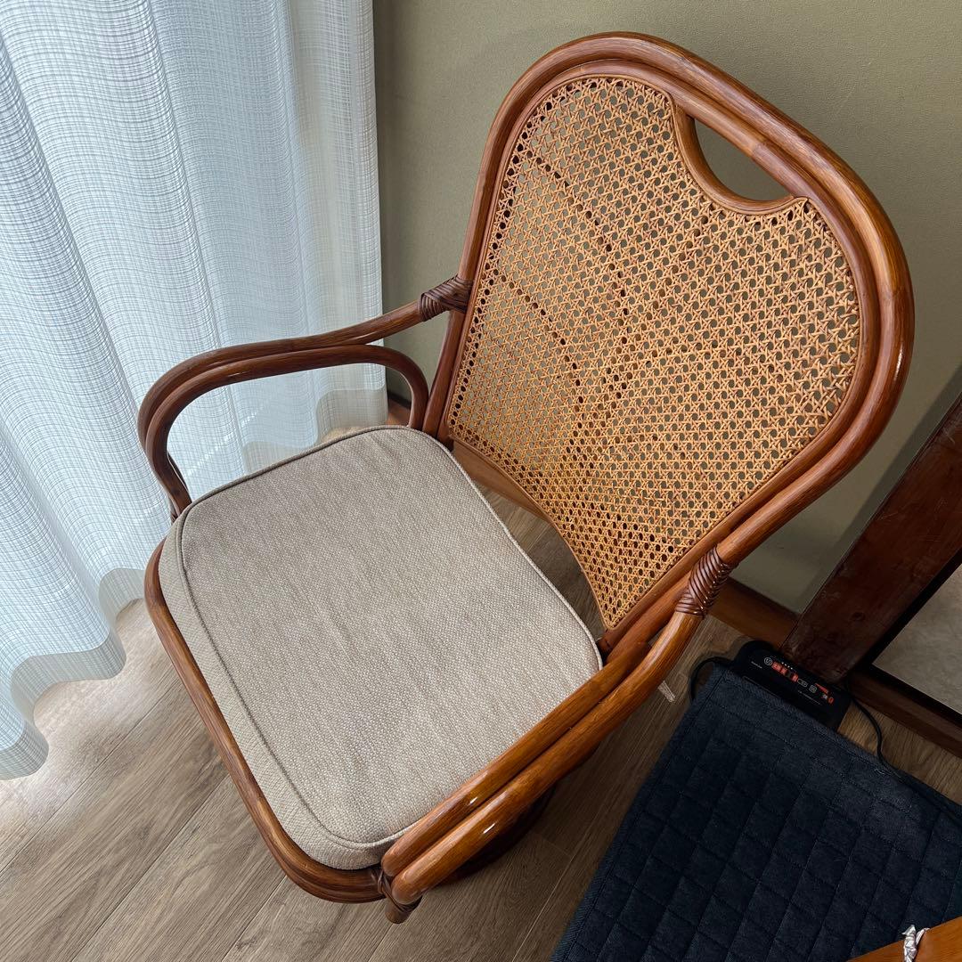 送料無料　ラタン回転式チェア 籐 クッション付 インドネシア産 アンティーク