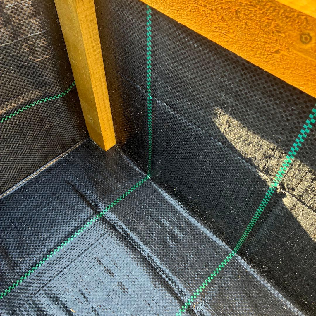 りんご箱で作ったキエーロ型コンポスト