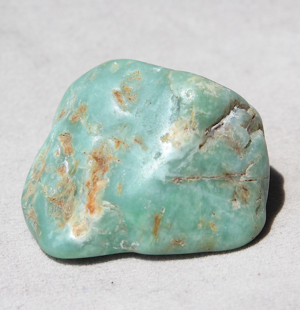 ［明緑・良質］糸魚川翡翠 原石 42.0g