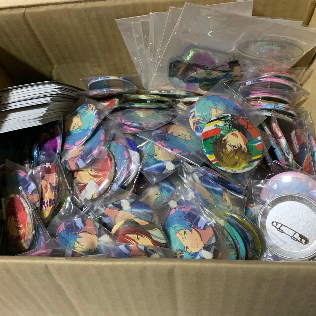 あんスタ　まとめ売り　大量　段ボール　缶バッジ