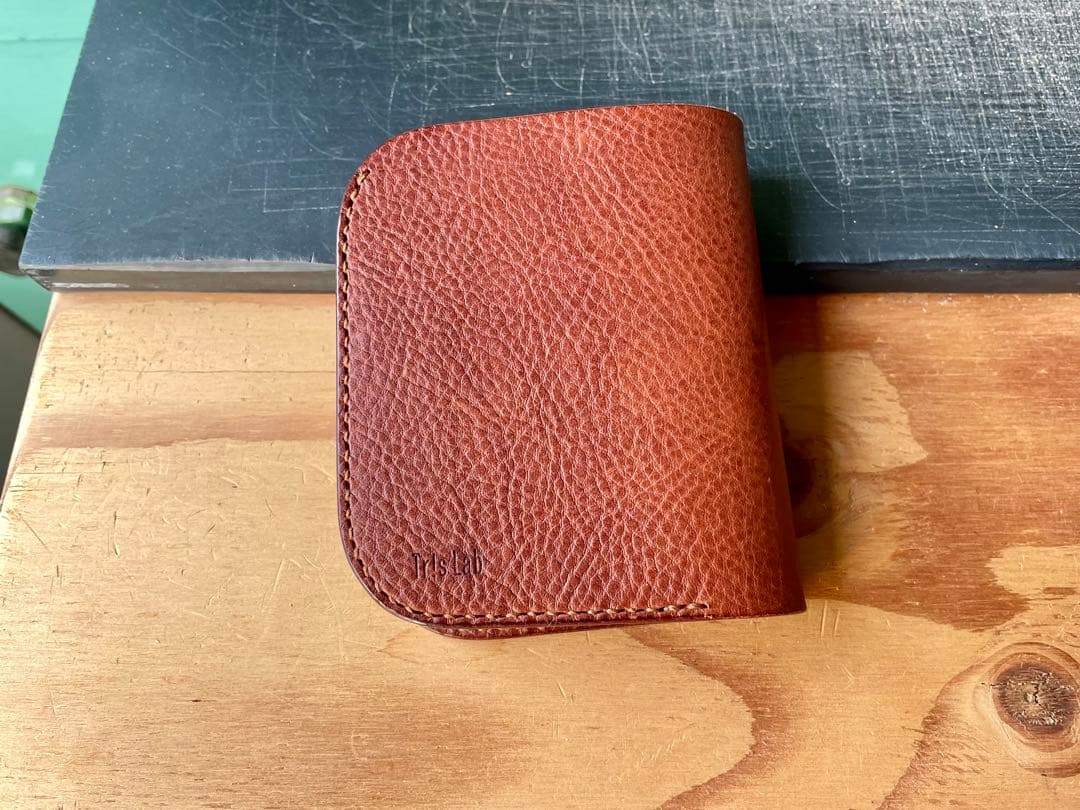 【旧作アウトレット】イタリアヌメ レザー 二つ折り財布 シボ　手縫い