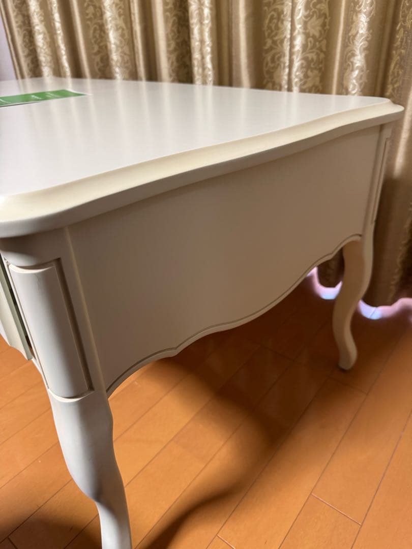 【年内出品終了】ローラアシュレイ　リビングテーブル