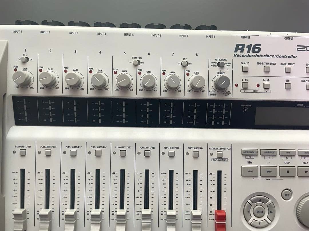 Zoom R16 マルチトラックレコーダー