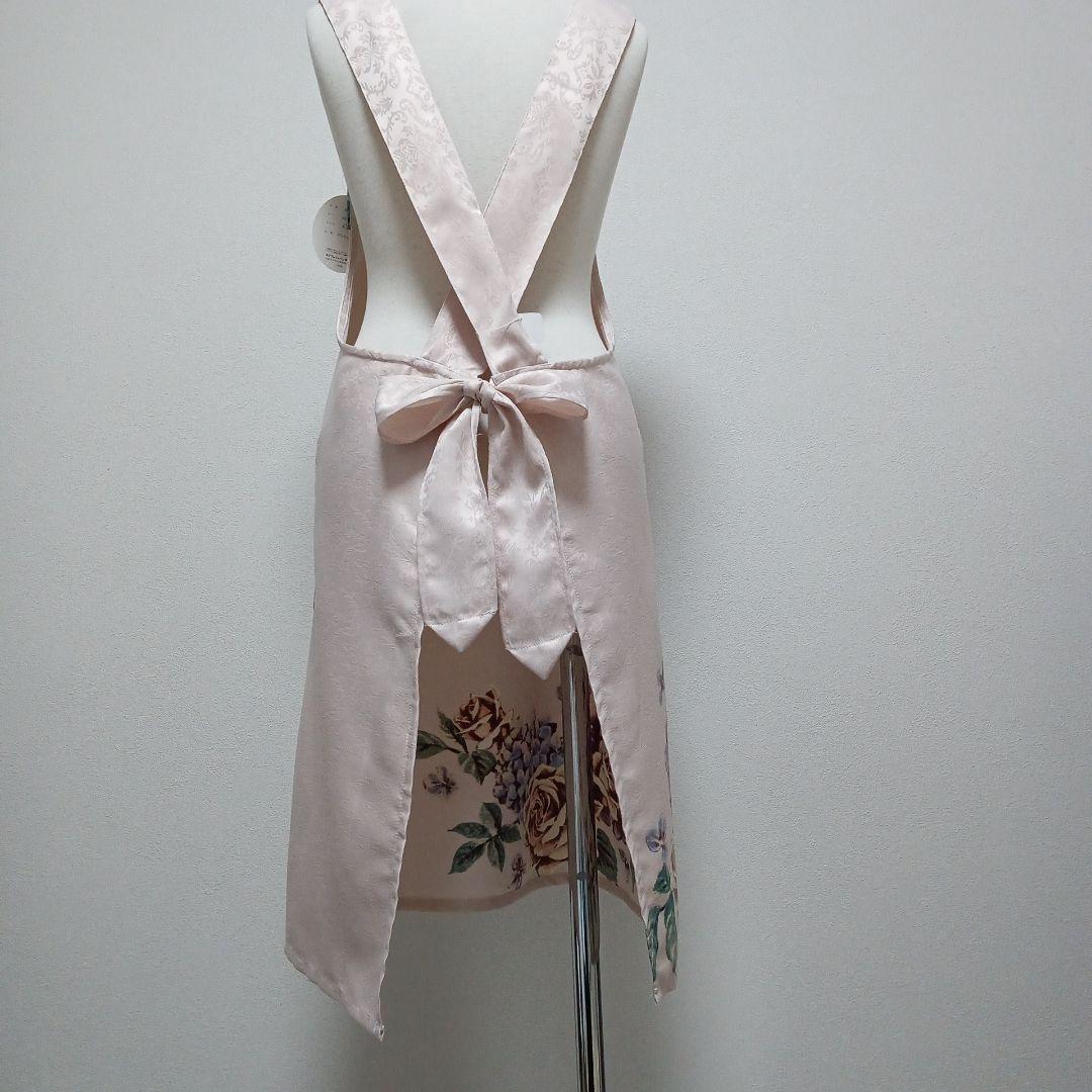 桂由美　Yumi sienne 花柄エプロン 薄いピンク サテン風