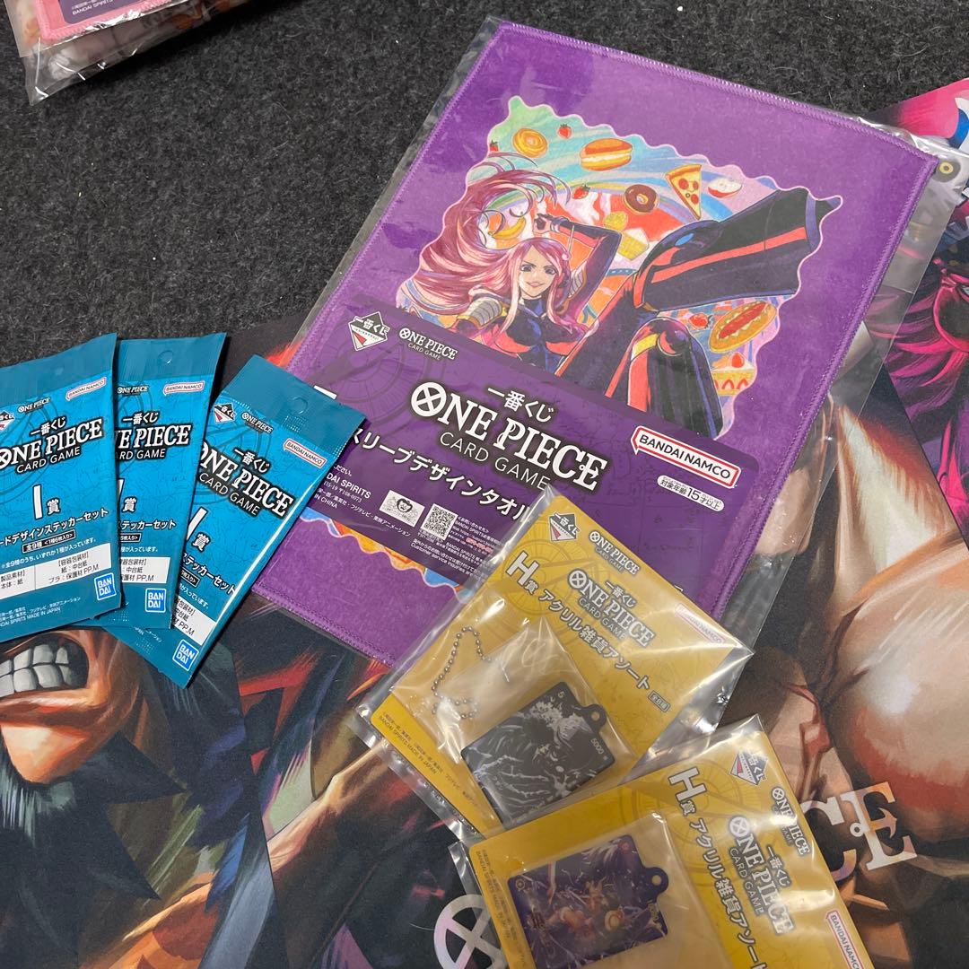 ワンピース 一番くじ アクリル雑貨2個 タオル1枚 ステッカー3枚合計6