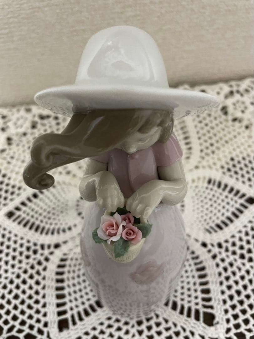 《超美品》リヤドロ　人形『リトルローズ』8042 リヤドロ社純正ボックス付き