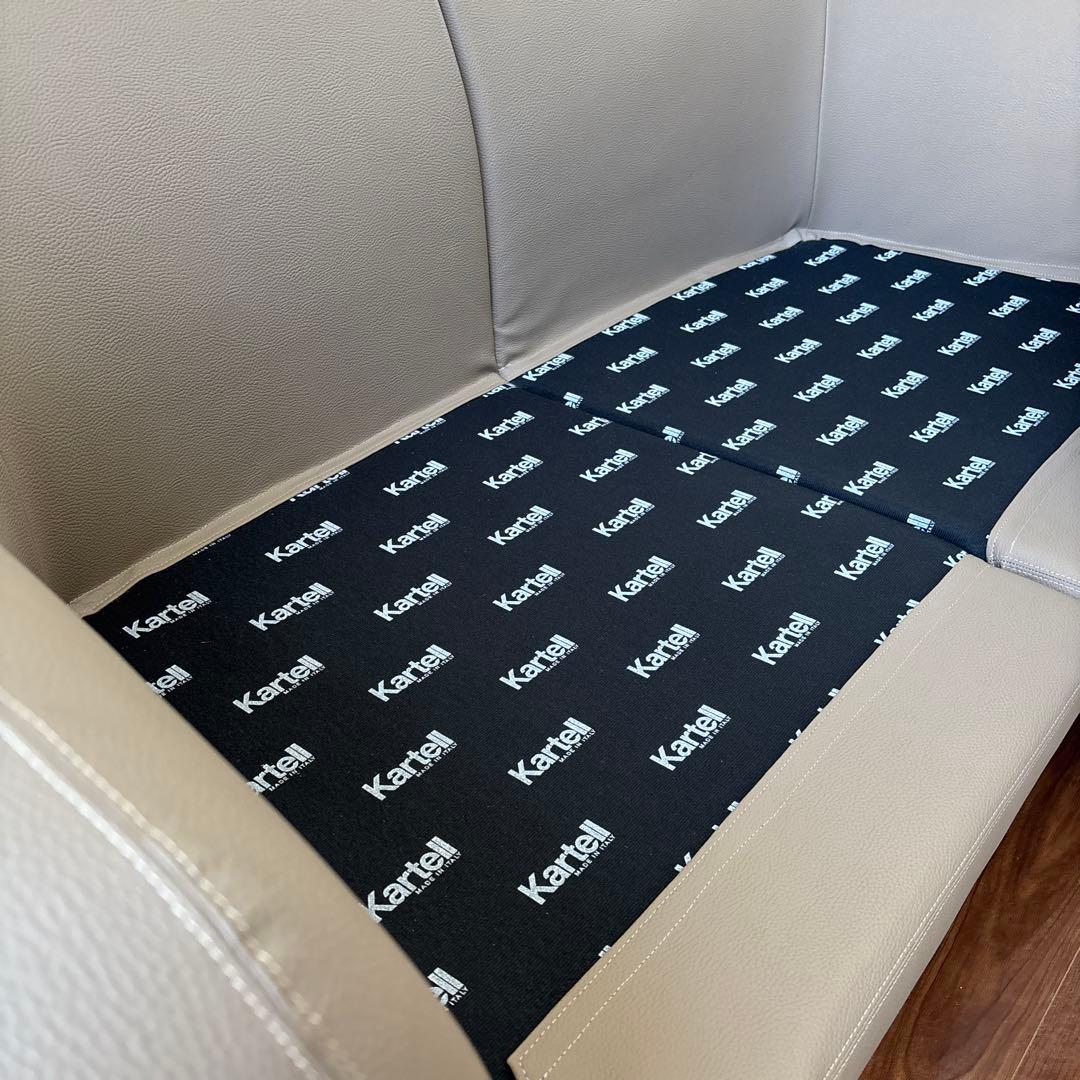 Kartell Betty ベージュ 2人掛けレザーソファ