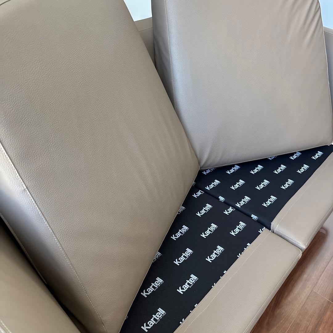 Kartell Betty ベージュ 2人掛けレザーソファ