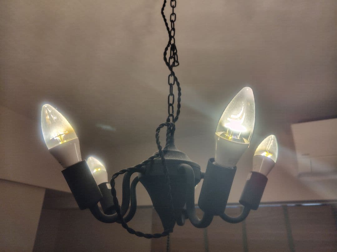 シャンデリア　LED電球付き