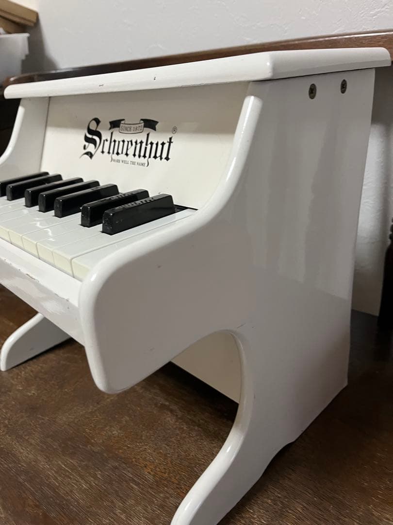 アンティークピアノ