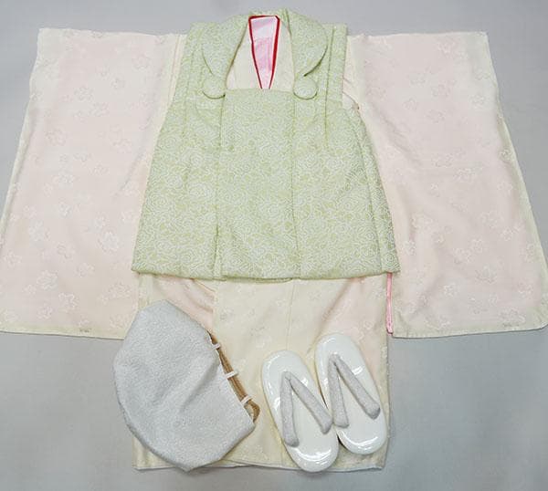 七五三 三歳 女児 被布着物フルセット 白色×若草色 ラメ入り お仕立て無料